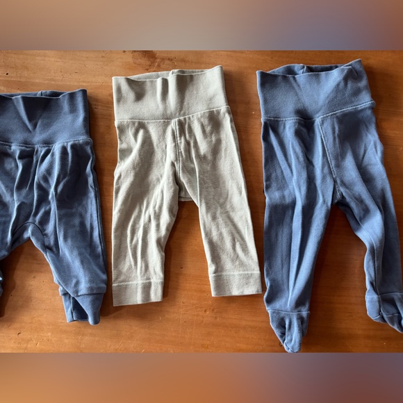 H&M organic cotton lot size 1-2 months and 2-4 months, onesies and pants - Picture 2 of 2